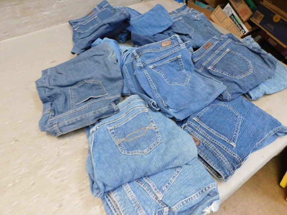 Large Lot Of Lady's Jeans