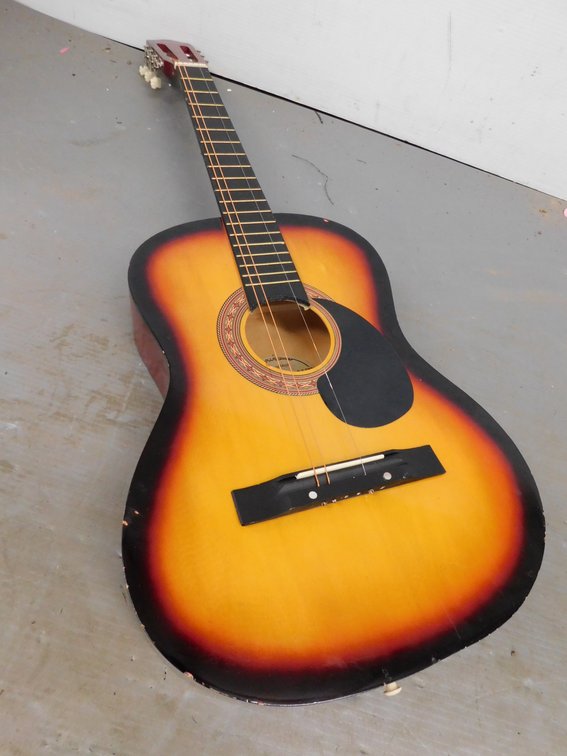 Crescent Beginners Guitar