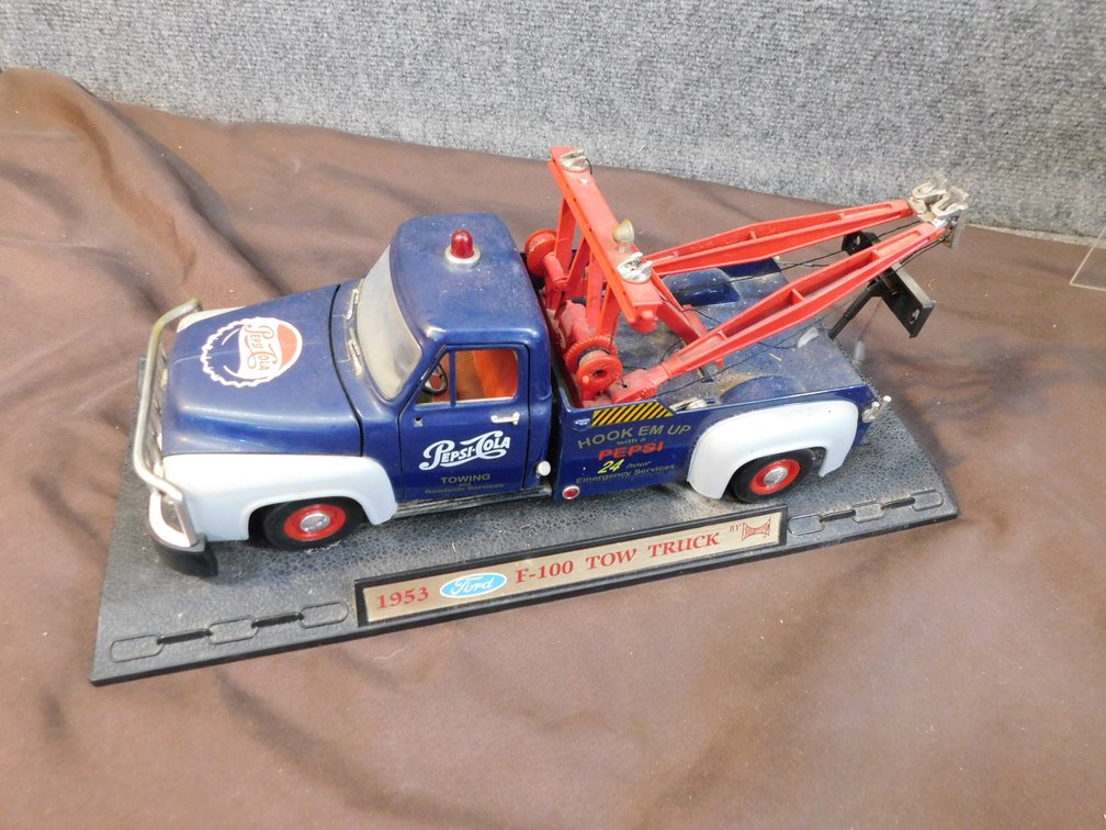 Pepsi-Cola 1953 Ford F-100 Tow Truck