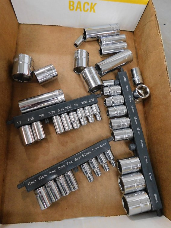 Assorted Metric and SAE Sockets