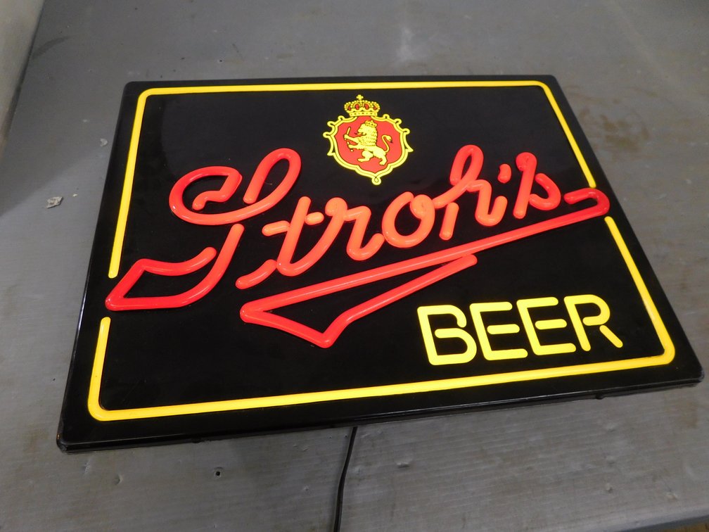 Neon Stroh's Beer Sign 16" x 20", Does work