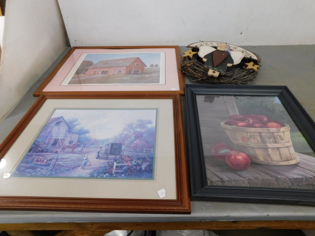 Lot of Assorted Wall Hangings