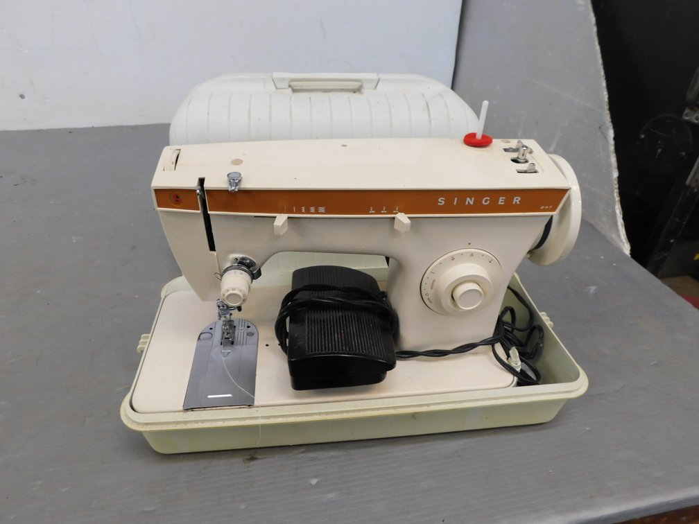 Singer 246 Sewing Machine