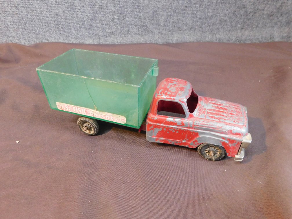 U.S Fish Hatchery Toy Truck 9 1/2" L