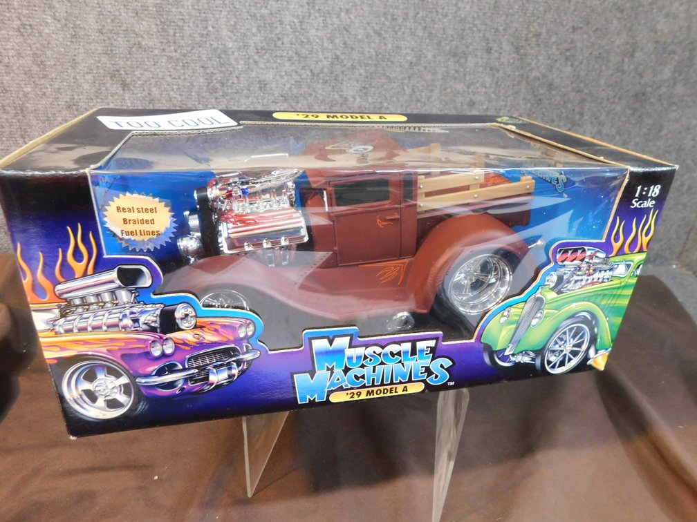 1:18 Scale Die Cast Muscle Machine '29 Model A, New in Package