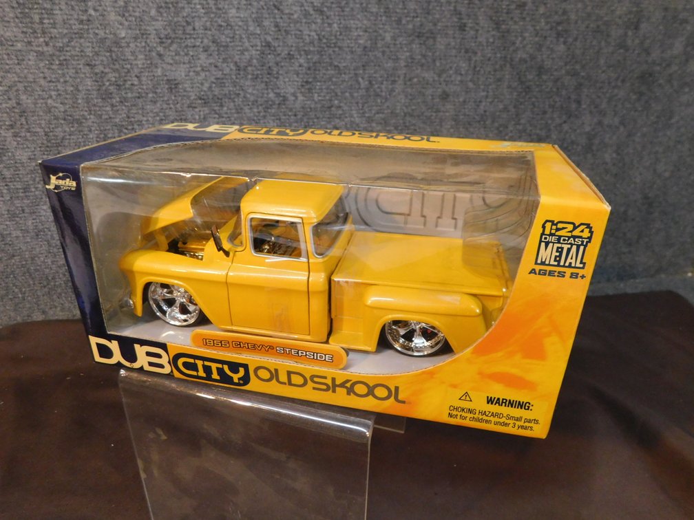 2005 Jada 1:24 Scale Die Cast Metal Dub City Oldskool 1955 Chevy Stepside, New in package