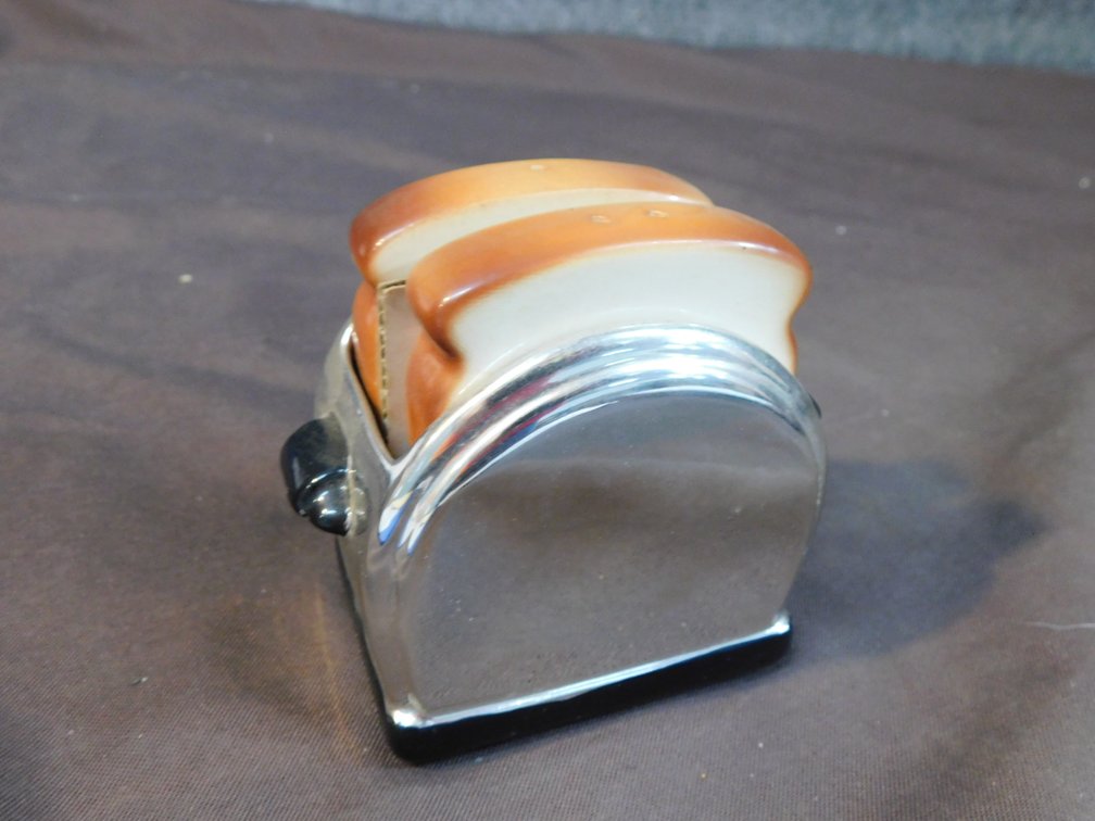 Vintage Toaster Salt & Pepper shakers