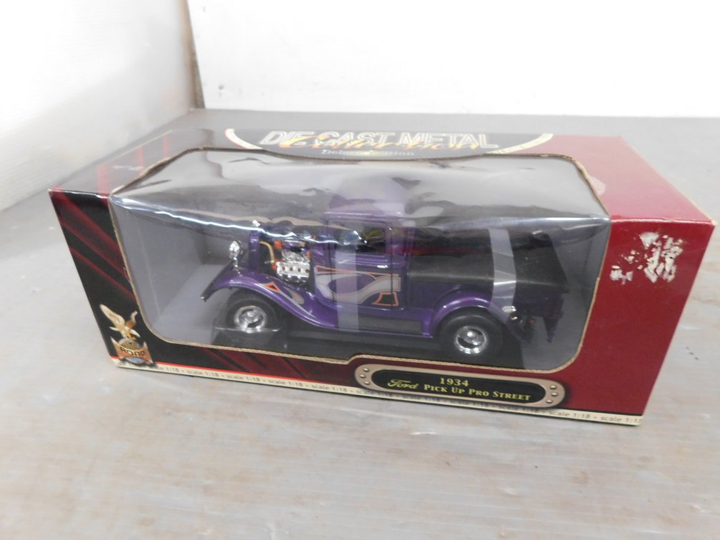 Die Cast Metal Deluxe Collection 1:18 Scale 1934 Ford Pick Up Pro Street, New in Package
