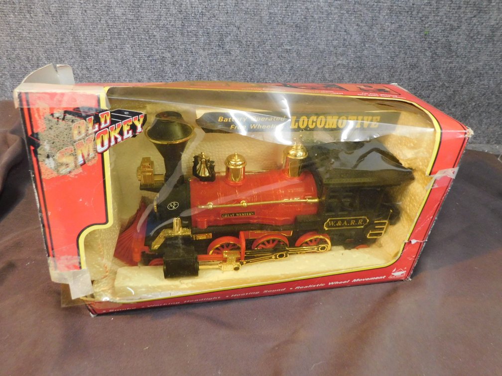 Old Smokey Battery Operated & Free Wheeling Locomotive