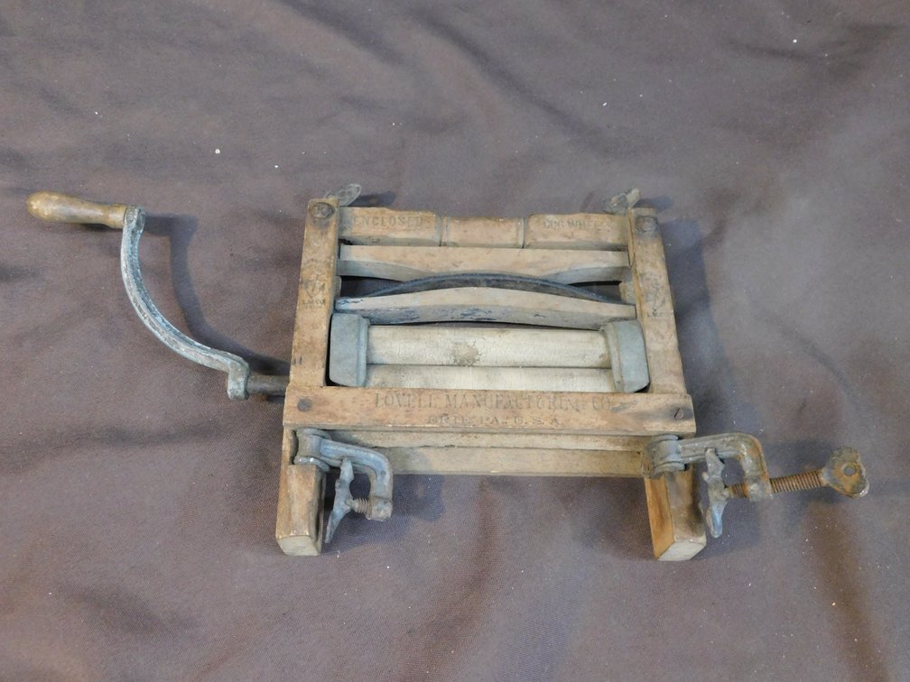 Vintage Lovell Manufacturing Co Clothes Wringer 7 1/2" W