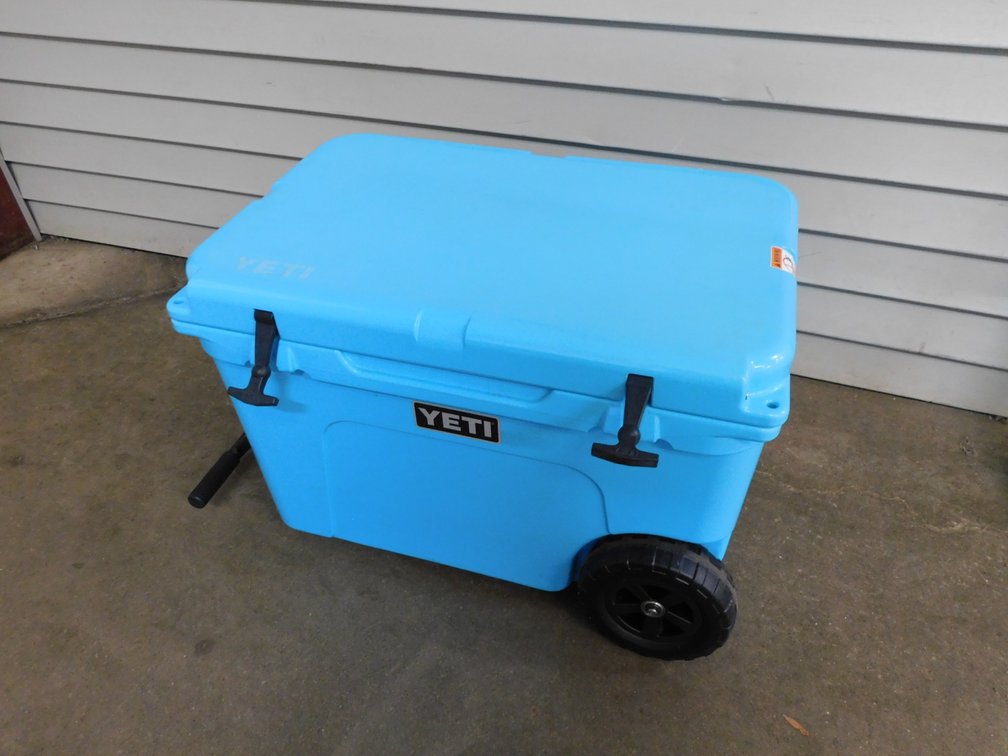 Yeti Rolling Cooler 27" x 18" x 19"