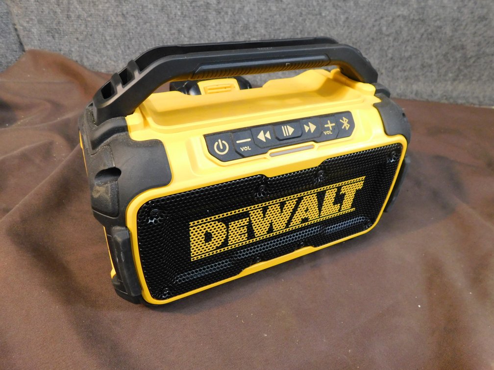 Dewalt Bluetooth Speaker DCR010  with 20V Battery, Works