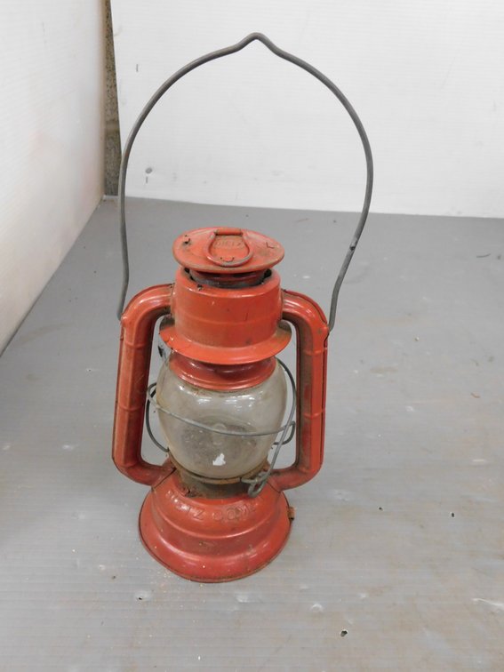 Dietz Comet Oil Lamp 8" T