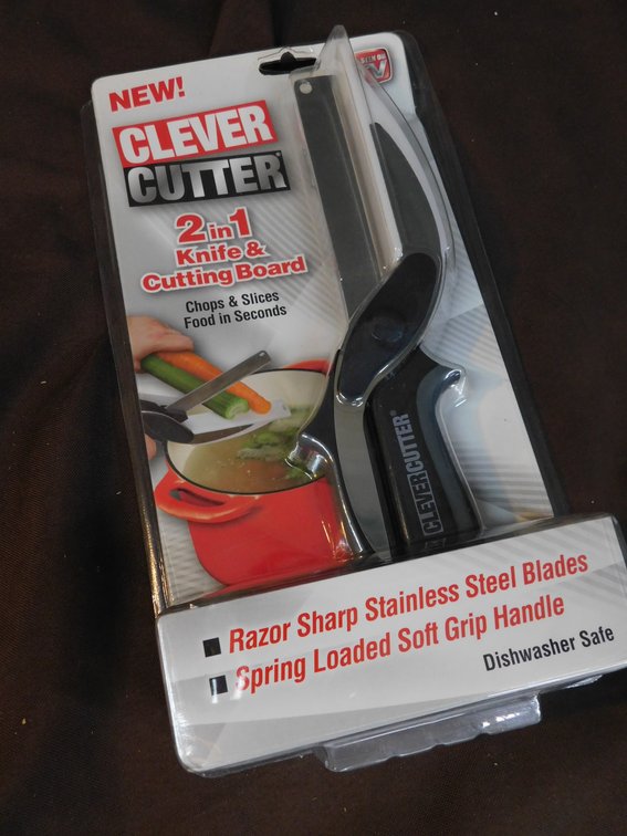 Clever Cutter 2 in 1 Knife & Cutting Board, New