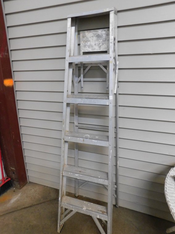 6ft Aluminum Step Ladder