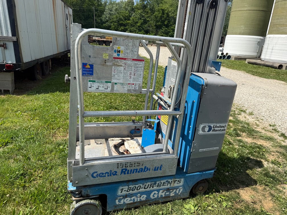 Genie GR20 Man Lift for Parts or Repair