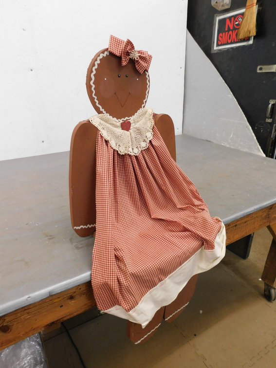 Wood Gingerbread Sitter 24" T