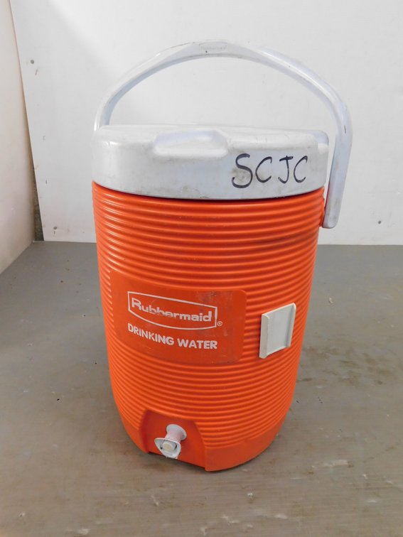 Rubbermaid Drinking Water 17" T