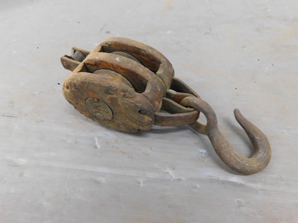Vintage Block Pulley 7"
