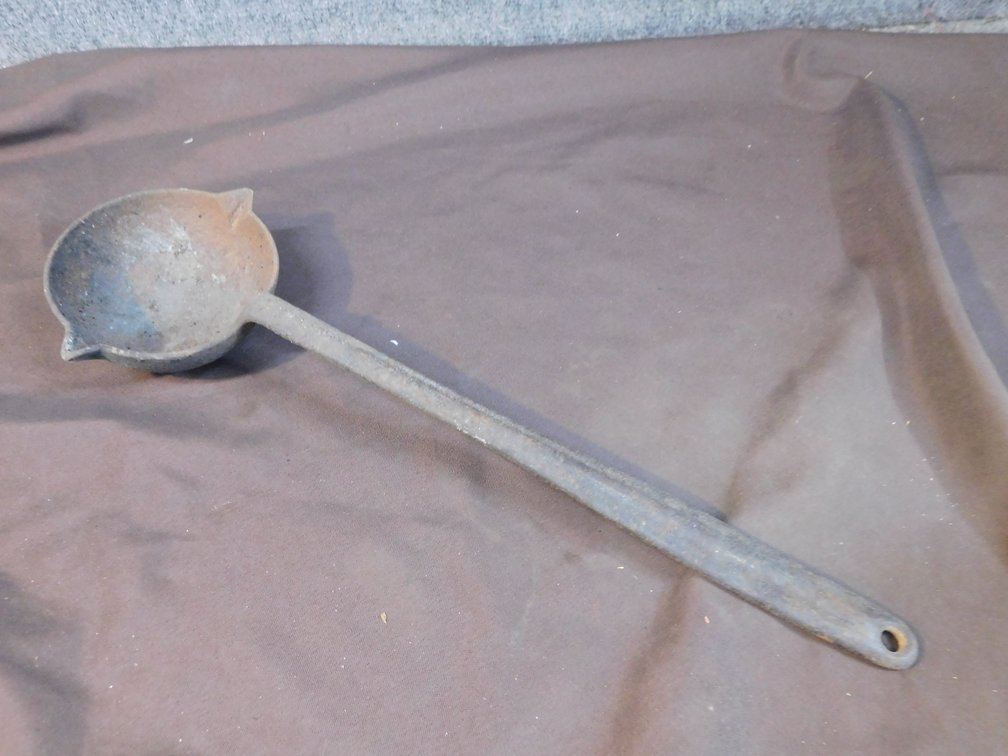 Hollands Mfg. Cast Iron Ladle