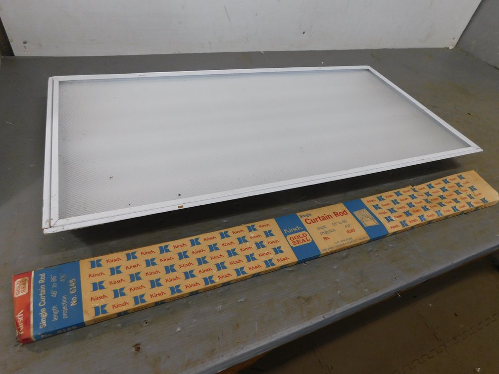 24" x 48" Fluorescent Light with Curtain Rod