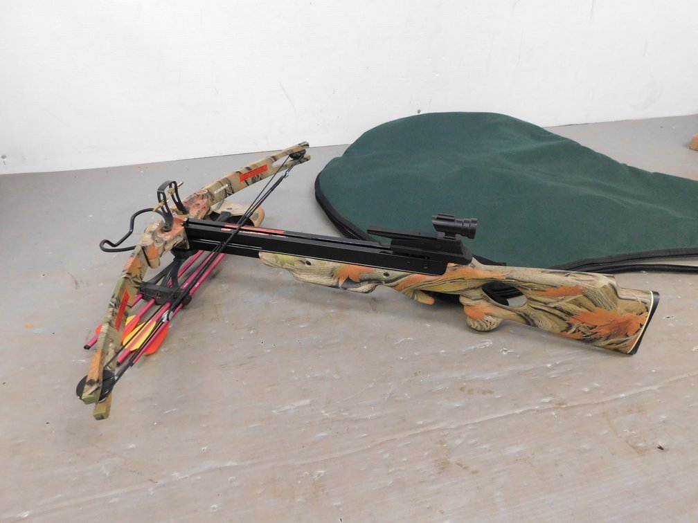Eagle VI Compound Hunting Bow MK-250-2639 with Quiver, Arrows and Nylon Case