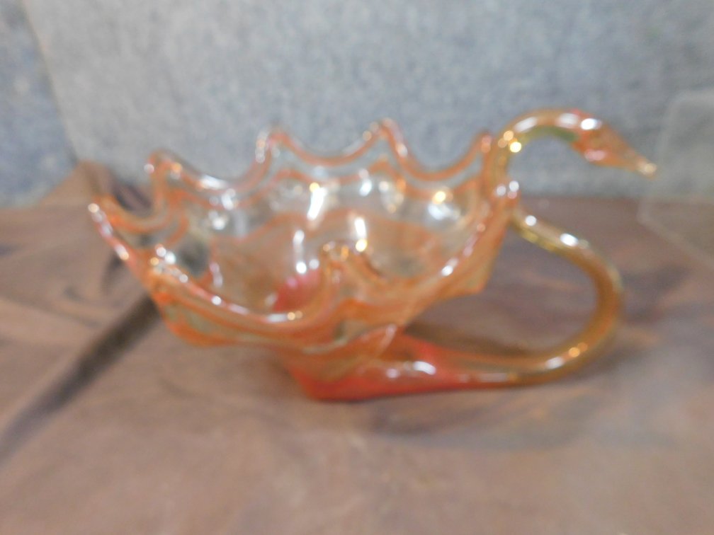 Art Glass Swan 13"