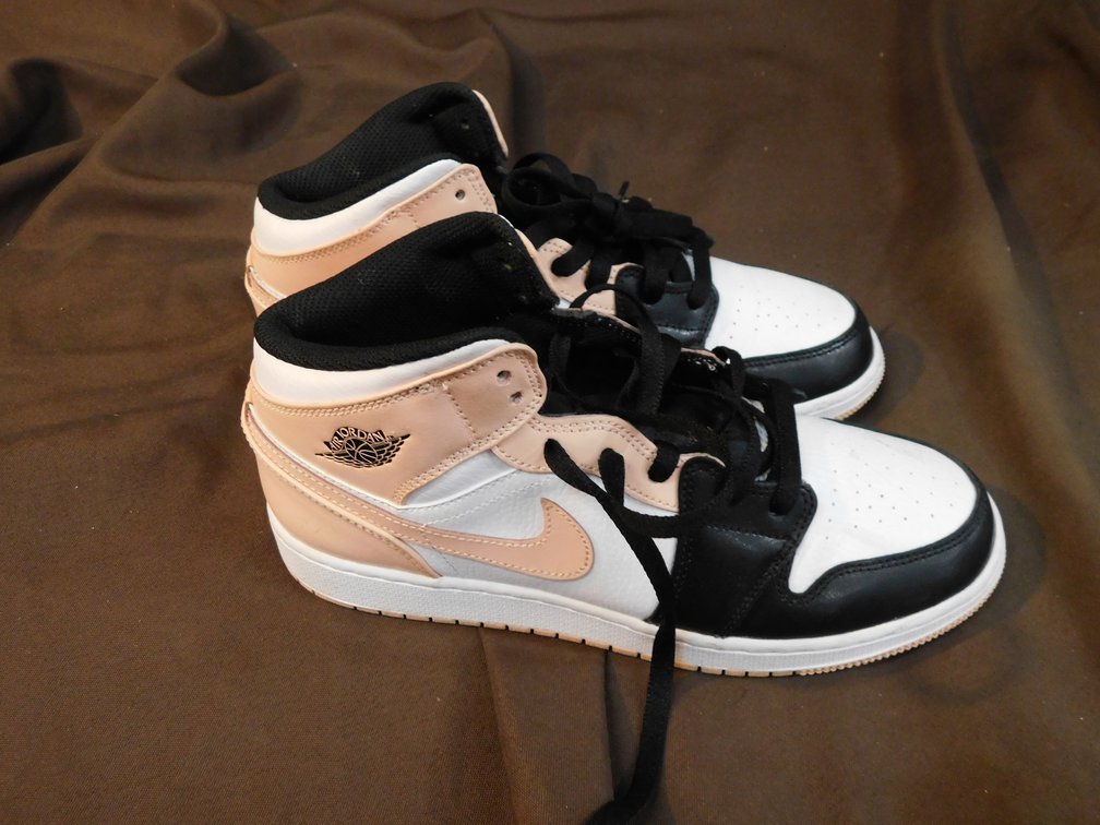 Nike Air US 7Y High Top Tennis Shoes, Used