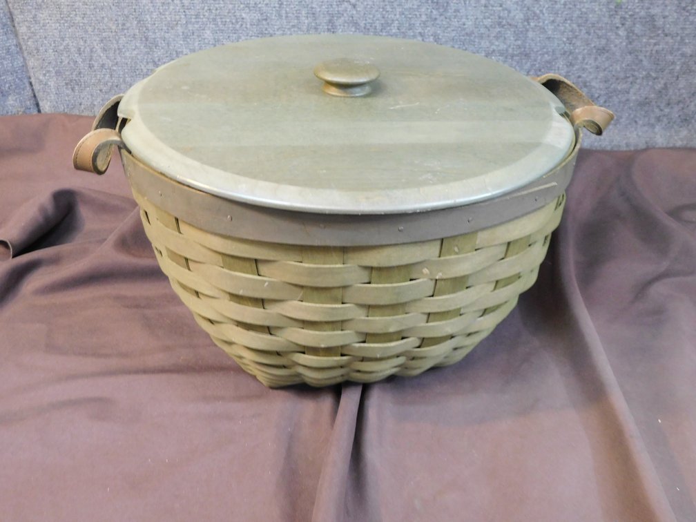 2007 Longaberger Basket with Lid 12" x 13 1/2" x 8"