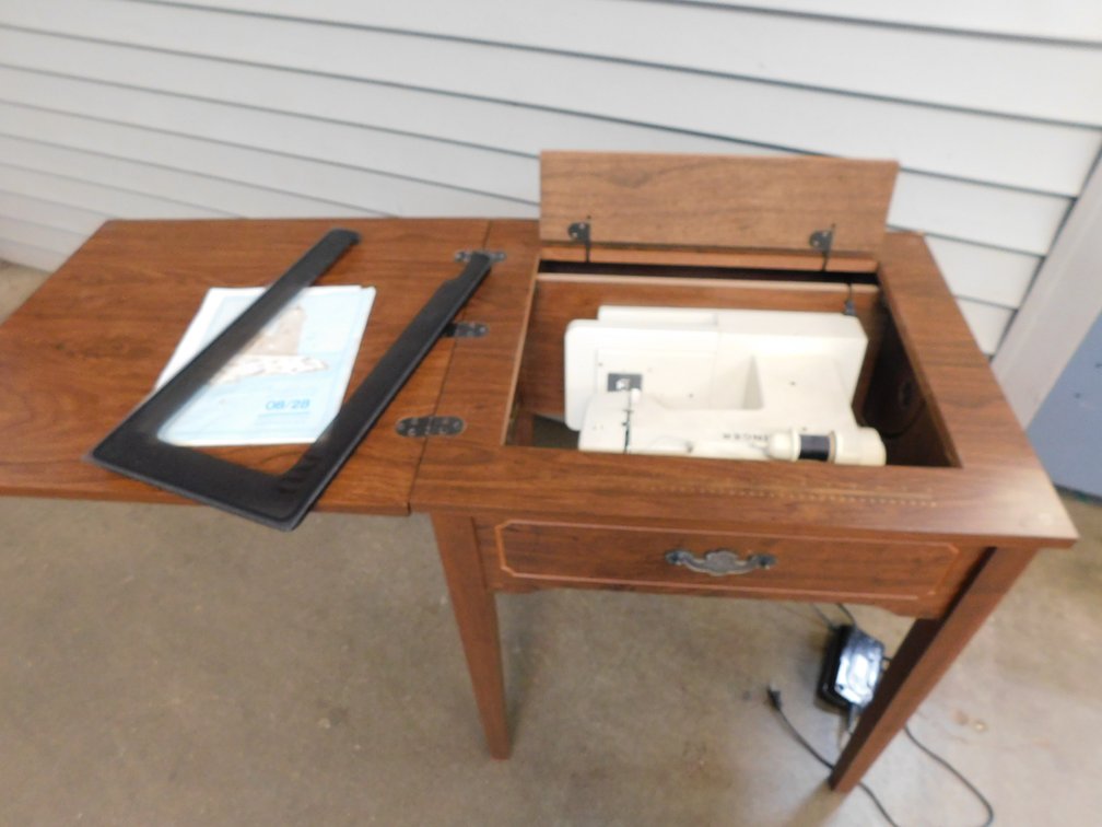 Singer Sewing Machine Model 2808 in Cabinet