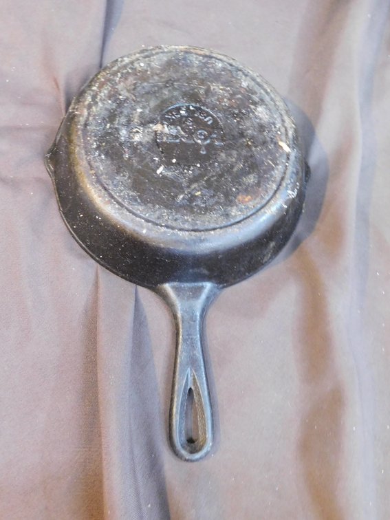 Lodge Cast iron Skillet 8"