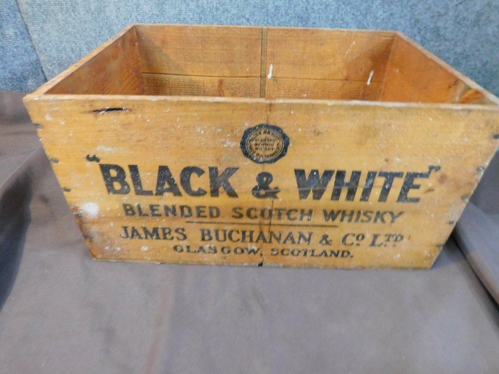 Black and White Scotch Whisky crate 17x12x9