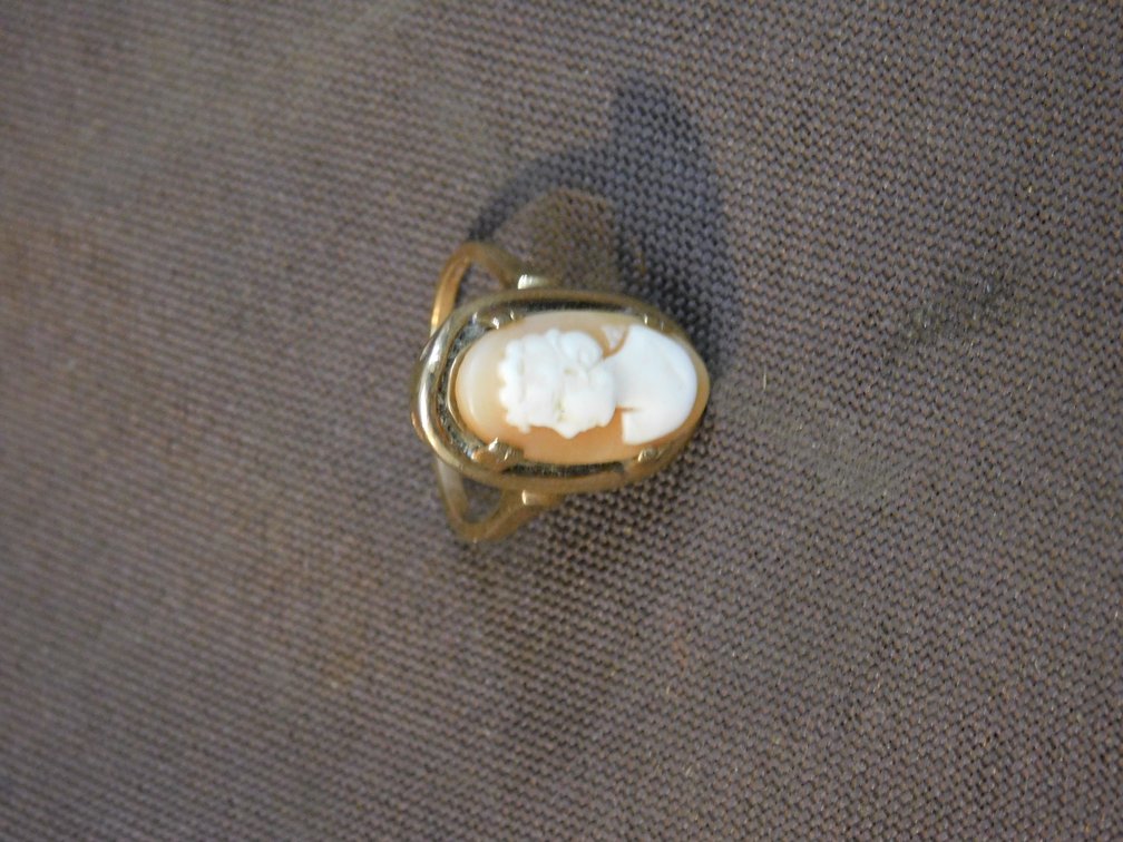 10K Gold Cameo Ring size 5 Please preview