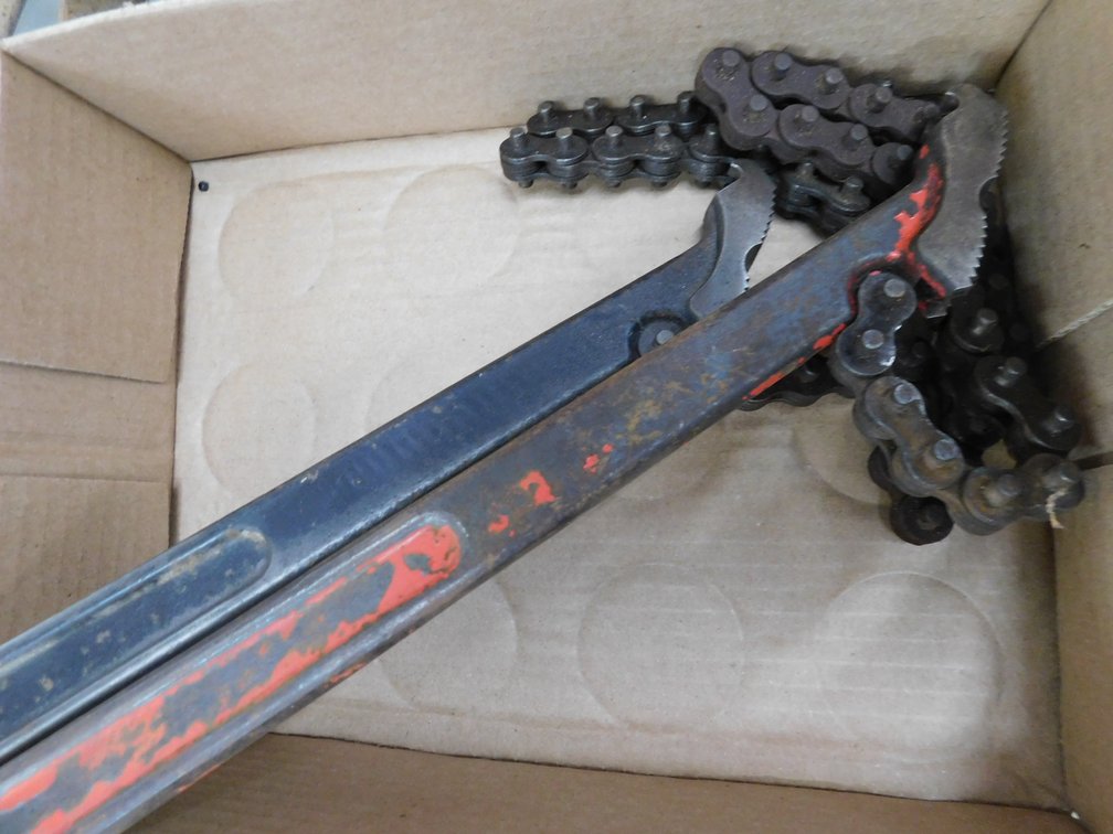 Chain wrenches
