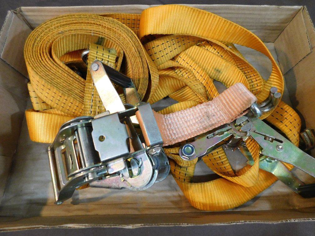 Lot of ratchet straps