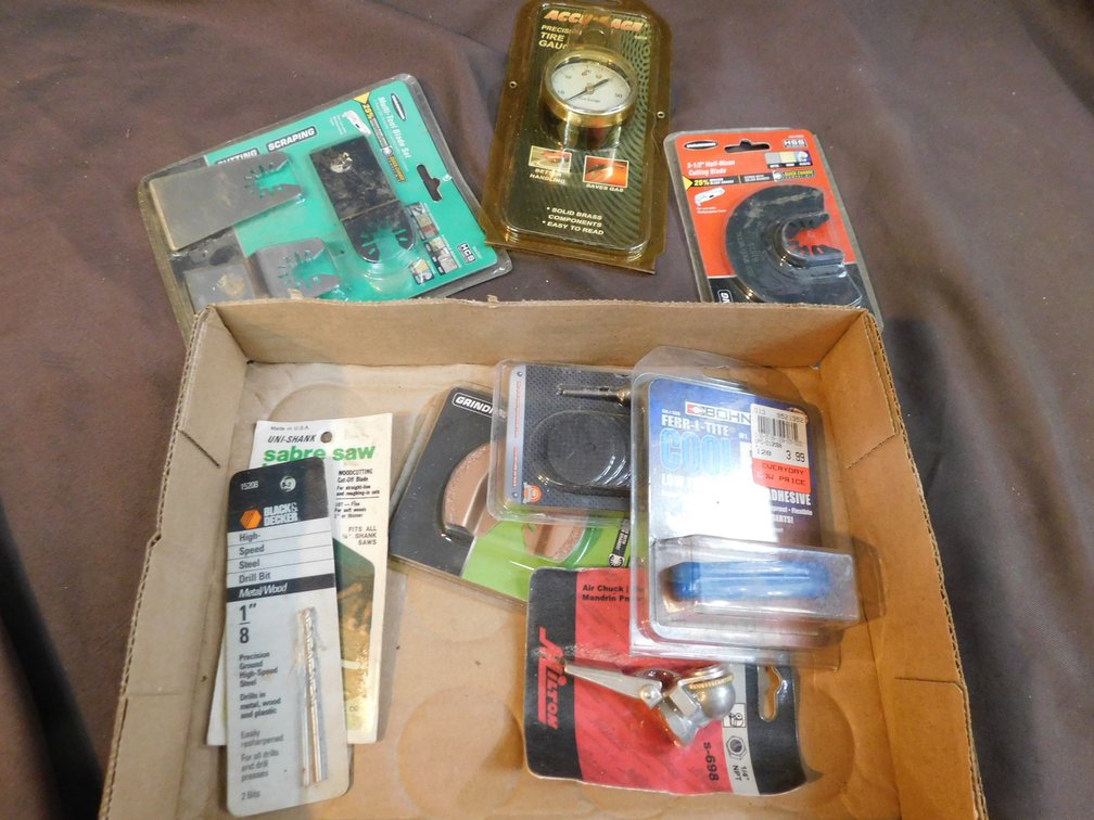 Assorted cutting blade, tire gauge, metal tool blade set, etc. in flat