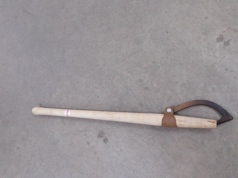 Log roller with a beaver tooth handle