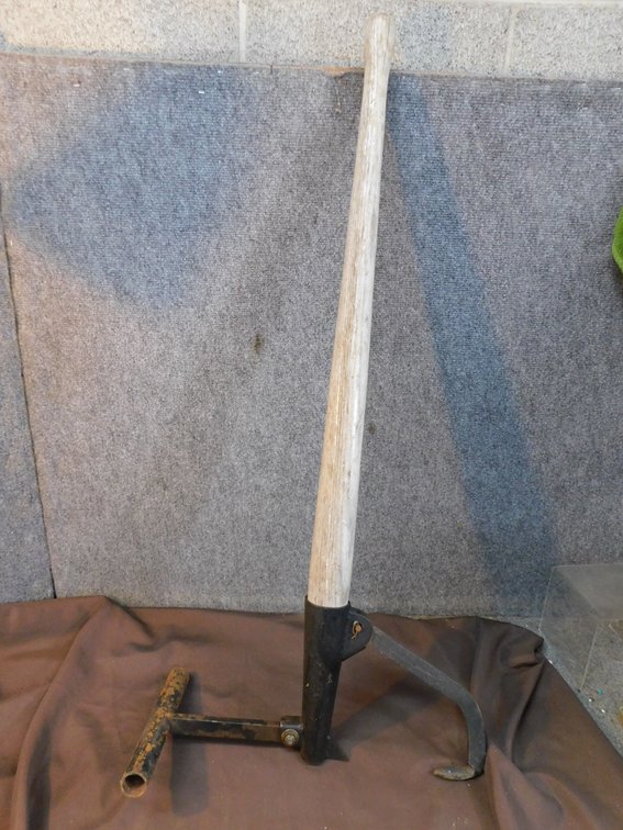 Log roller with a prop