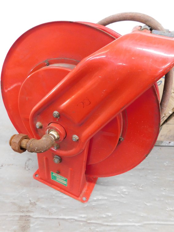 Speed Air retracting hose reel