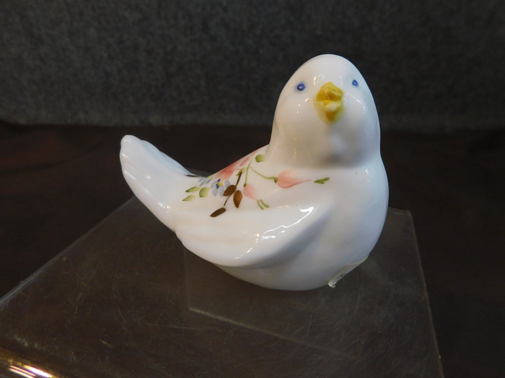 Fenton Hand painted By A. Farley Glass Messenger Exclusive 2006 Bird 4" L