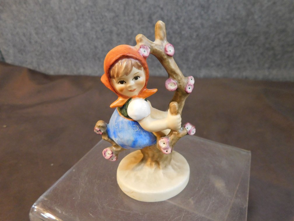 Vintage Geobel Hummel Figurine "Apple Tree Girl" 3 3/4" T