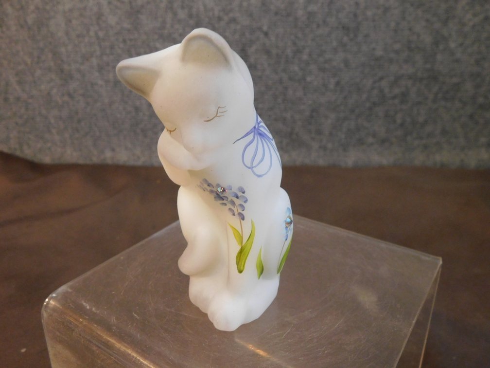 Vintage Hand painted Fenton Cat 4" T