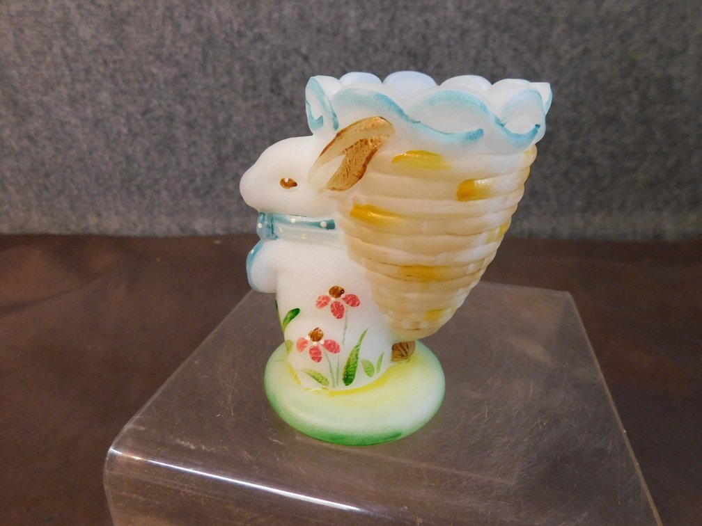 Fenton Hand painted Easter Bunny 3 1/4" T