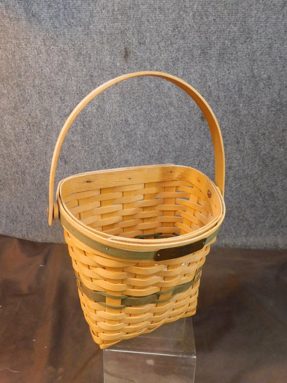 1998 Longaberger Christmas Collection  "Glad Tidings" Basket 8 1/2" x 6" x 9"