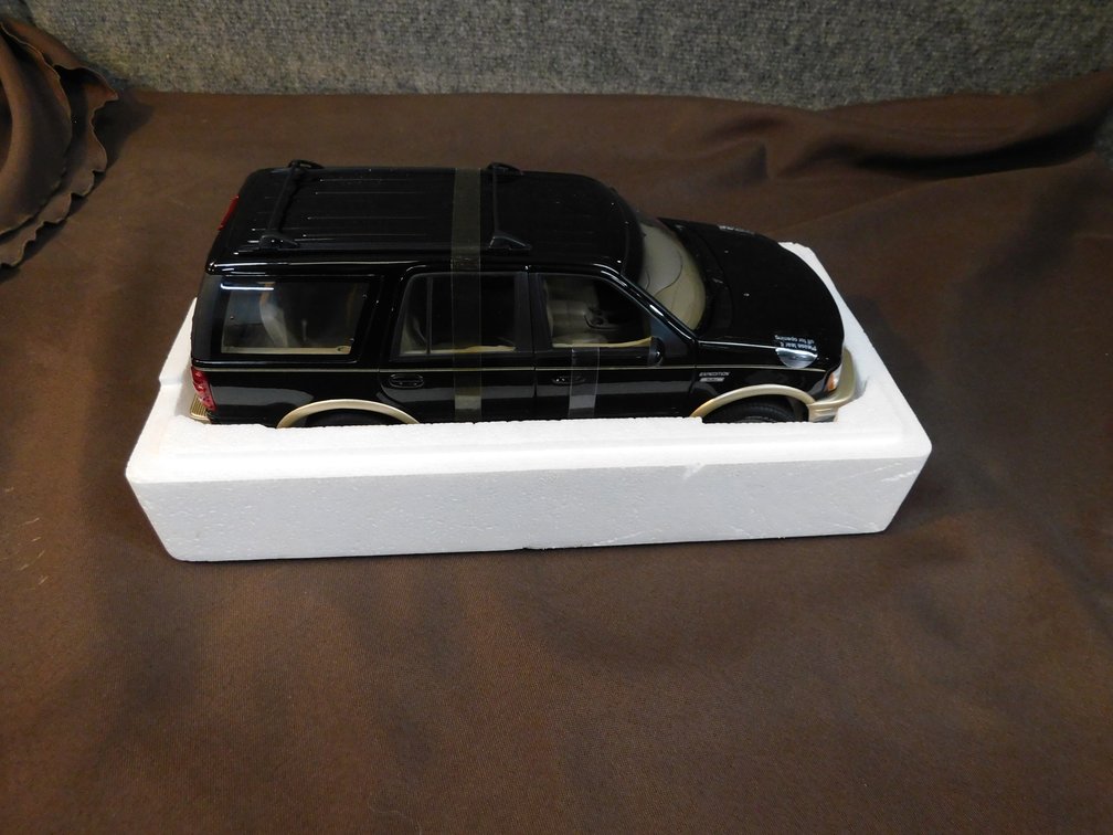 Die Cast Ford Expedition Collectible Car