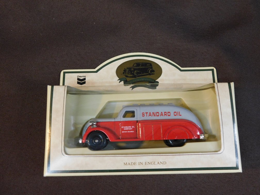 Standard Oil Streamline Tank Truck Die Cast