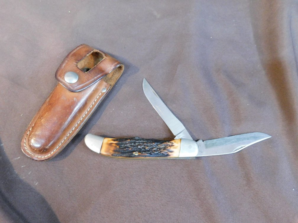 Camillus 2 blade folding pocket knife with leather sheath approx. 4in
