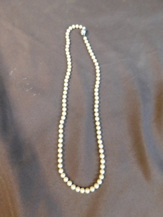 Costume Jewelry Pearl Necklace