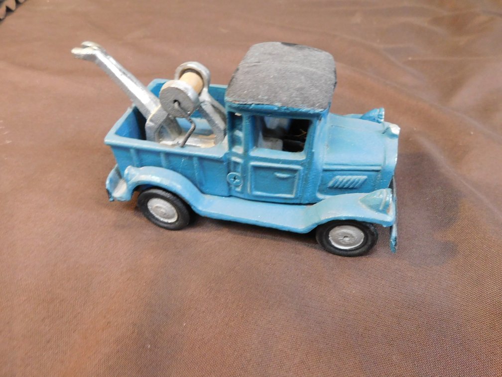 Cast Iron Wrecker 6 1/2" L