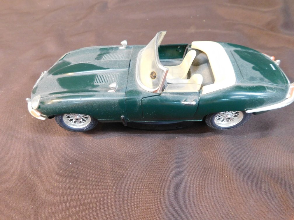 Jaguar Collectible Car 10" L